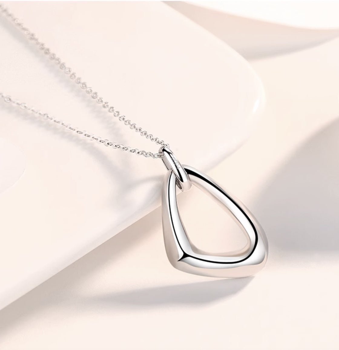 PT950 プラチナ ペンダント ネックレス 日常使い ワンポイント シンプル トライアングル 三角形 - Jewelry Hills Tokyo