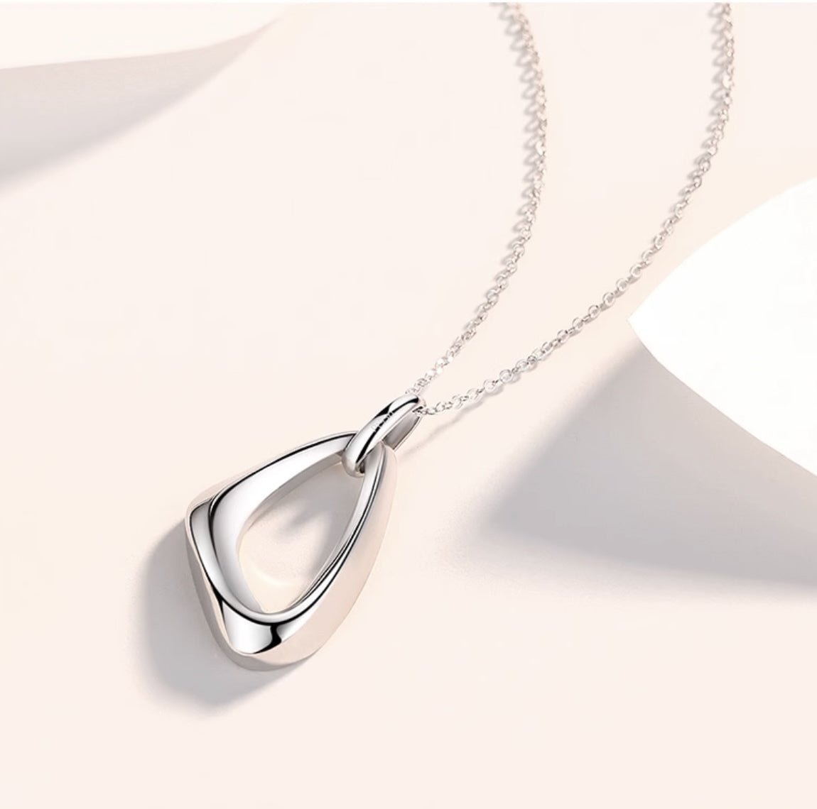 PT950 プラチナ ペンダント ネックレス 日常使い ワンポイント シンプル トライアングル 三角形 - Jewelry Hills Tokyo