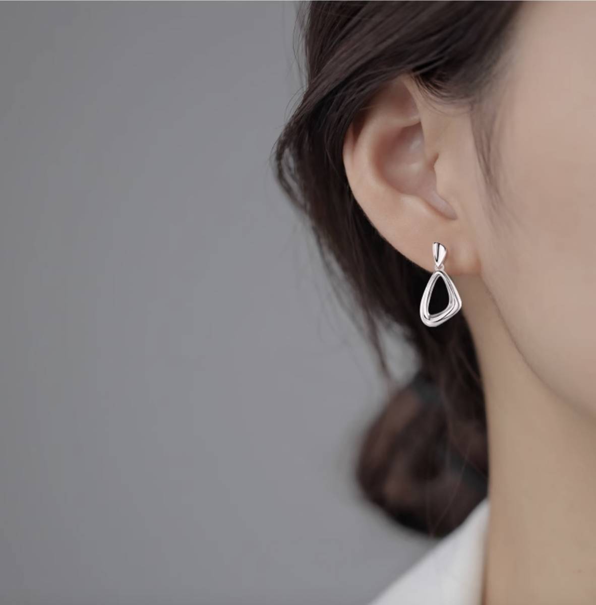 PT950 プラチナ ピアス スタッドピアス トライアングル 三角 シンプル 日常使い オフィス おしゃれ - Jewelry Hills Tokyo