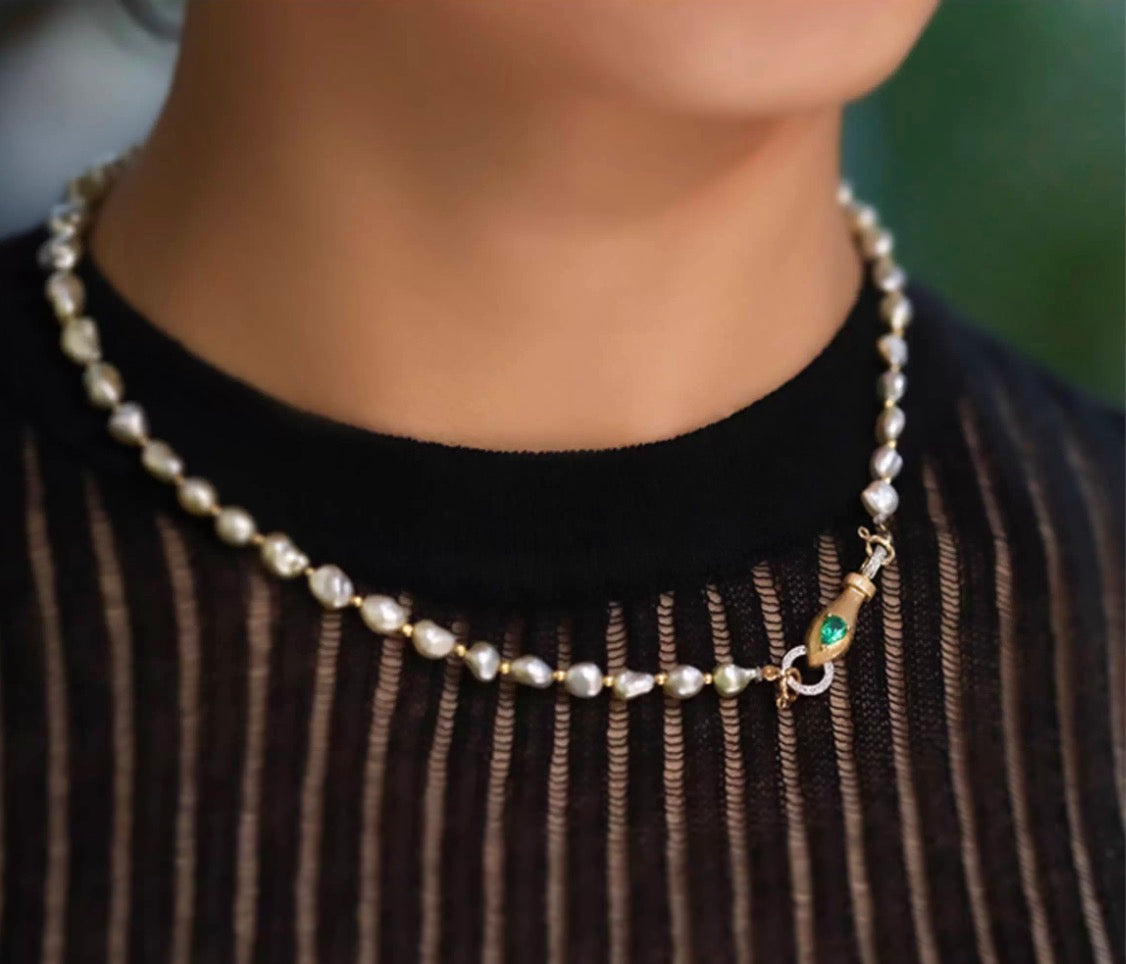 K18YG エメラルド ツァボライト チャーム マルチバチカン 18K イエローゴールド ヘアライン加工 やすり加工 マット加工 ドロップ型 ペンダント バチカン ダイヤモンド 大きめ 花彫