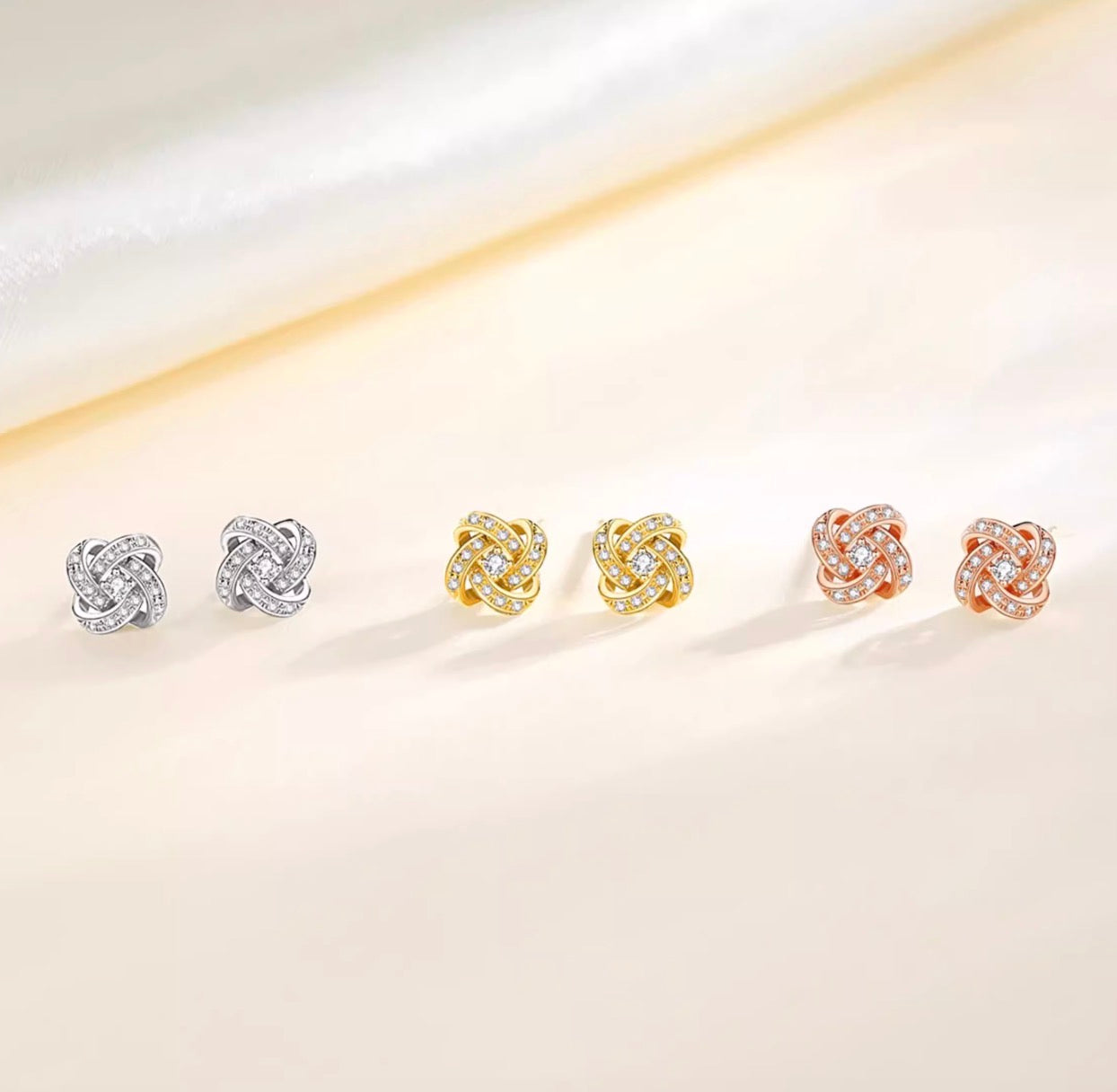 K18YG WG PG 四ツ葉 花 ピアス スタッドピアス ダイヤモンドピアス イエローゴールド ダイヤ クローバー カメリア 18K YG ダイヤモンド