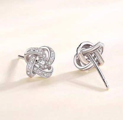 K18YG WG PG 四ツ葉 花 ピアス スタッドピアス ダイヤモンドピアス イエローゴールド ダイヤ クローバー カメリア 18K YG ダイヤモンド