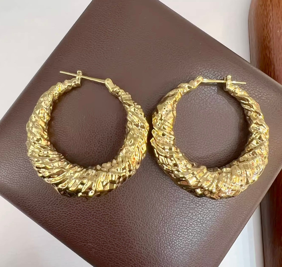 K18YG バロック リングピアス フープピアス 中空ピアス イエローゴールド 凸凹 模様 くしゃくしゃ 18K 18金 YG ピアス