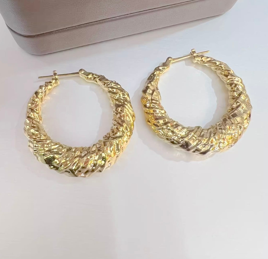 K18YG バロック リングピアス フープピアス 中空ピアス イエローゴールド 凸凹 模様 くしゃくしゃ 18K 18金 YG ピアス