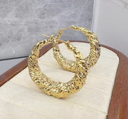 K18YG バロック リングピアス フープピアス 中空ピアス イエローゴールド 凸凹 模様 くしゃくしゃ 18K 18金 YG ピアス