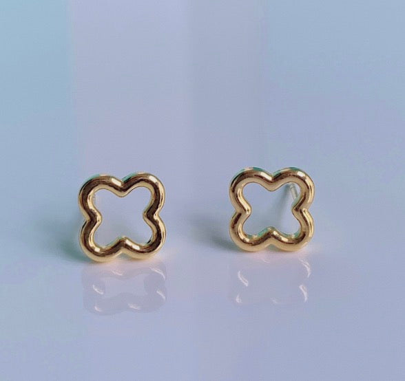 K18YG クローバー ピアス スタッドピアス 四ツ葉 四つ葉 イエローゴールド 18金 18K YG