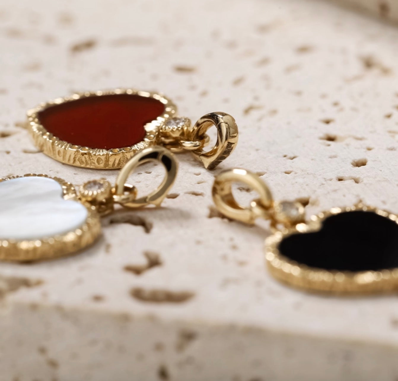 K18YG イエローゴール ド ハート ダイヤモンド ネックレス ペンダント バチカン レッドカーネリアン ブラックオニキス 白蝶貝 18K ペンダントトップ ネックレスチャーム 赤 黒 白