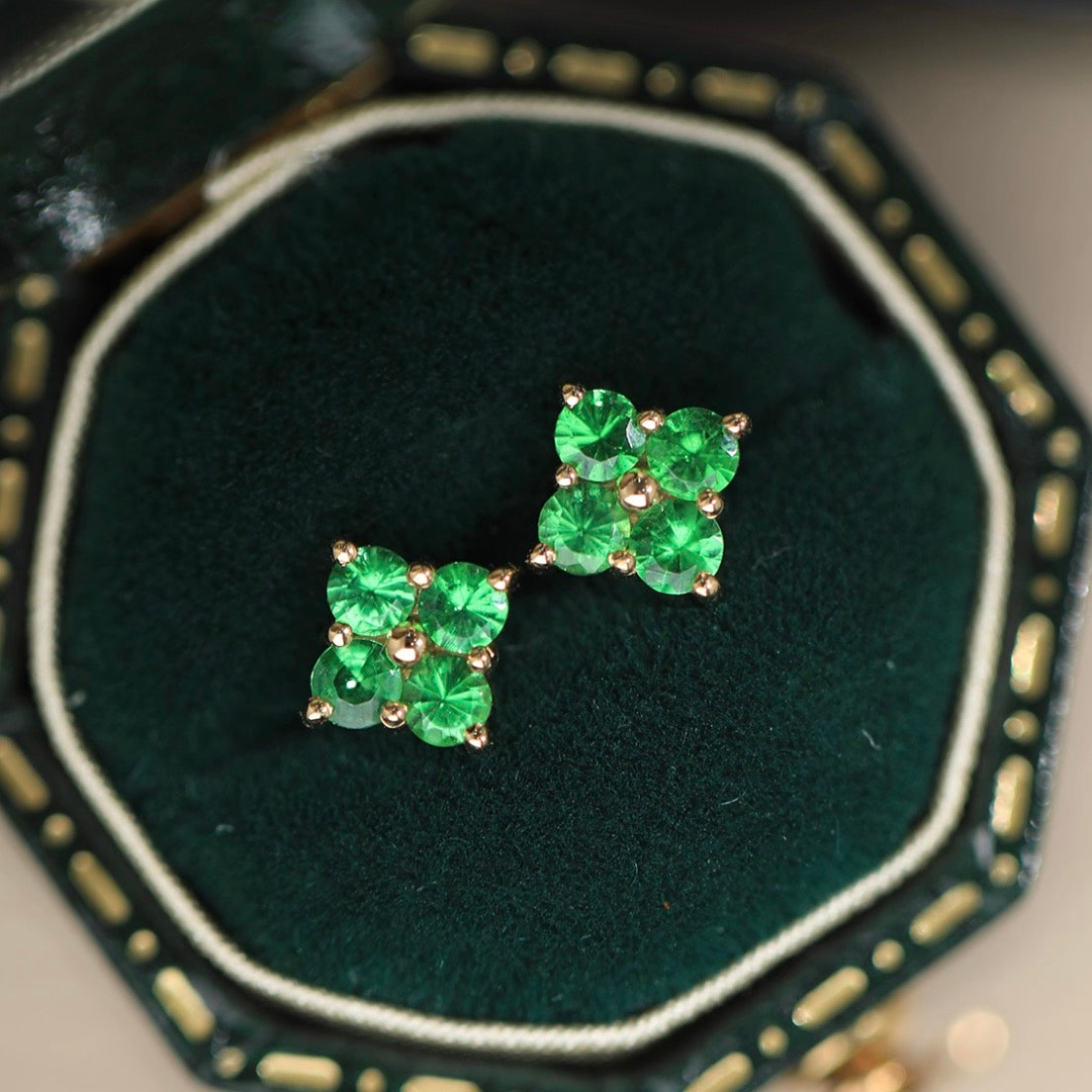 K18YG ピアス ツァボライト スタッドピアス クローバー 四つ葉 四ツ葉 花 グリーン 緑 イエローゴールド 18金 18K ミニ 小さい シンプル