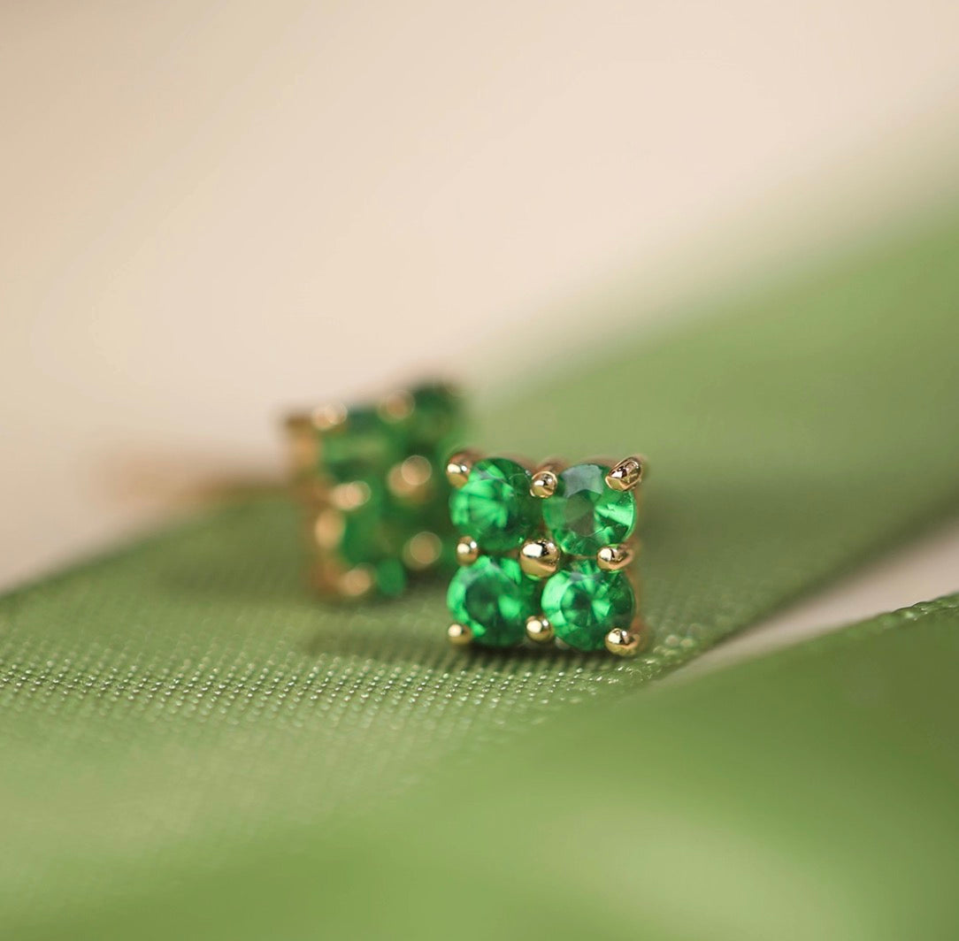 K18YG ピアス ツァボライト スタッドピアス クローバー 四つ葉 四ツ葉 花 グリーン 緑 イエローゴールド 18金 18K ミニ 小さい シンプル