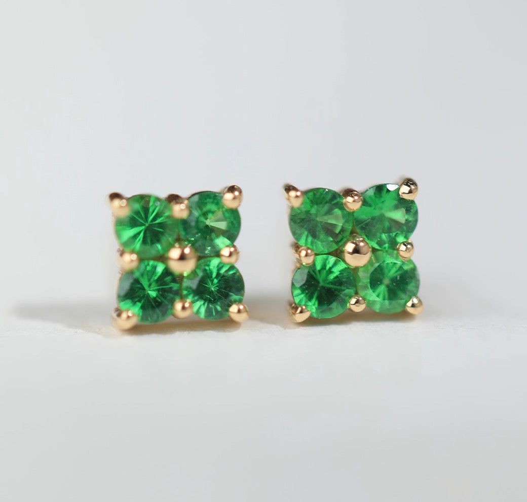 K18YG ピアス ツァボライト スタッドピアス クローバー 四つ葉 四ツ葉 花 グリーン 緑 イエローゴールド 18金 18K ミニ 小さい シンプル