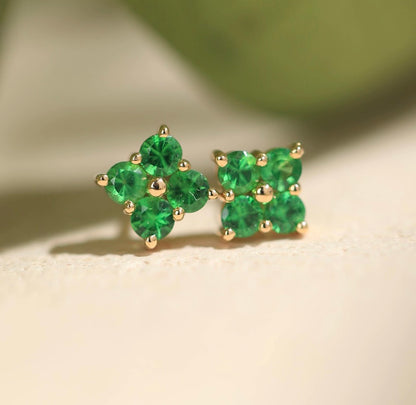K18YG ピアス ツァボライト スタッドピアス クローバー 四つ葉 四ツ葉 花 グリーン 緑 イエローゴールド 18金 18K ミニ 小さい シンプル