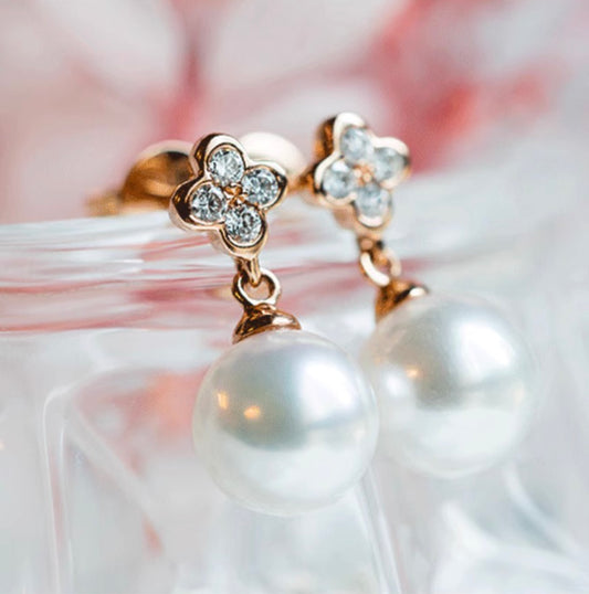 K18PG ホワイトパール ピンクゴールド 18K 白蝶真珠 ダイヤモンド ダイヤ PG K18 ピアス スタッドピアス クローバー 四ツ葉 四つ葉 揺れる