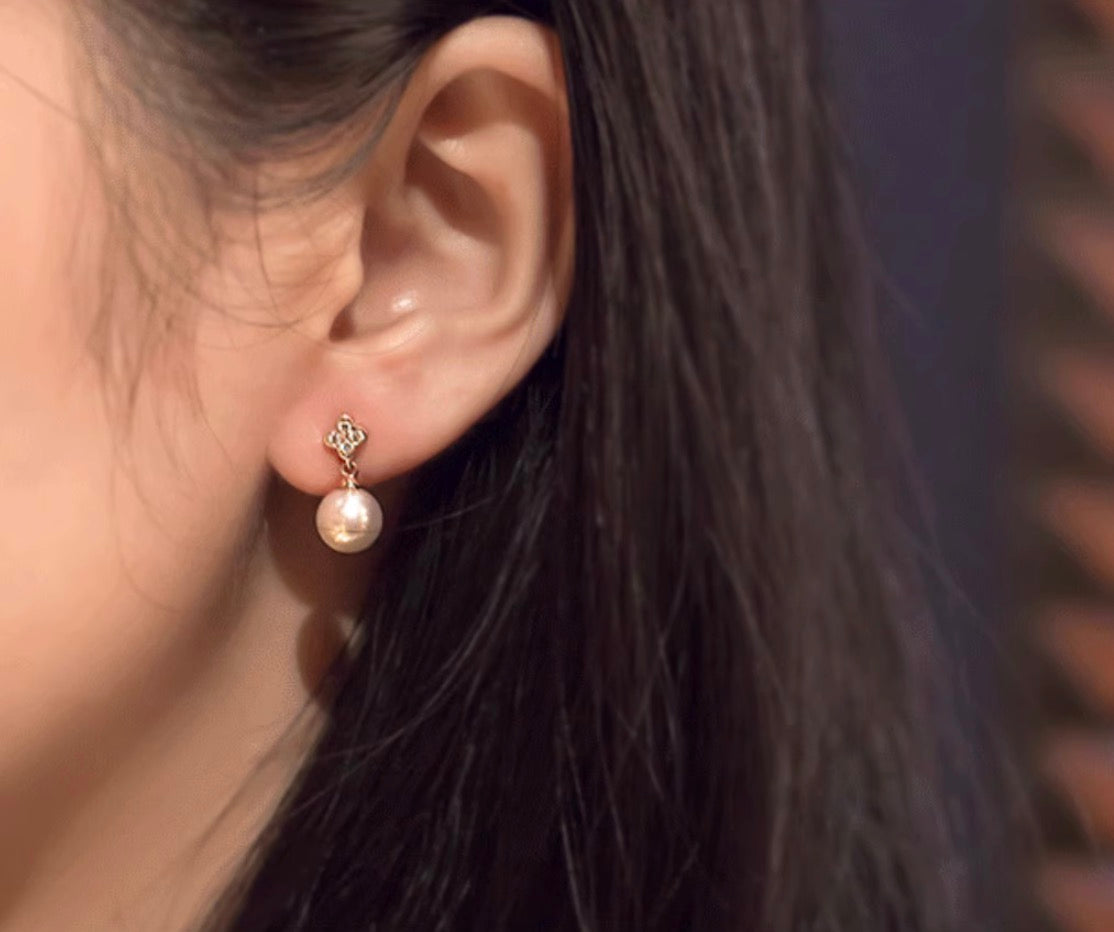 K18PG ホワイトパール ピンクゴールド 18K 白蝶真珠 ダイヤモンド ダイヤ PG K18 ピアス スタッドピアス クローバー 四ツ葉 四つ葉 揺れる