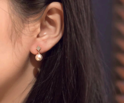 K18PG ホワイトパール ピンクゴールド 18K 白蝶真珠 ダイヤモンド ダイヤ PG K18 ピアス スタッドピアス クローバー 四ツ葉 四つ葉 揺れる