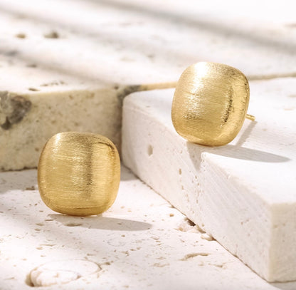 K18YG ピアス スタッドピアス 18K 18金 中空ピアス YG K18 ヘアライン加工 やすり加工 艶消し ヘアライン つや消し 四角形 スクエア 正方形 WG