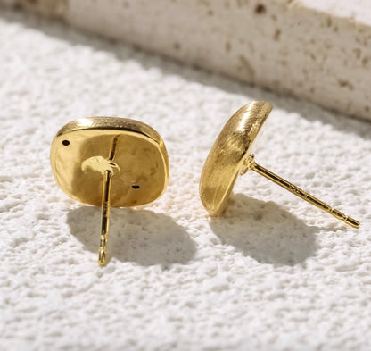 K18YG ピアス スタッドピアス 18K 18金 中空ピアス YG K18 ヘアライン加工 やすり加工 艶消し ヘアライン つや消し 四角形 スクエア 正方形 WG