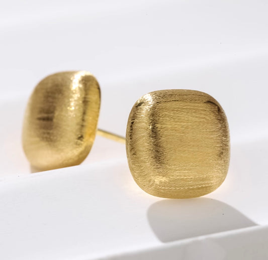 K18YG ピアス スタッドピアス 18K 18金 中空ピアス YG K18 ヘアライン加工 やすり加工 艶消し ヘアライン つや消し 四角形 スクエア 正方形 WG