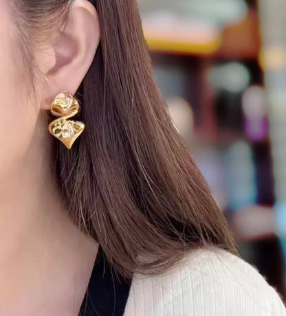 K18YG ピアス スタッドピアス 18K 18金 YG K18 ツイスト イエローゴールド 中空ピアス 中空 デザインピアス 大ぶり 大きめ イタリアン