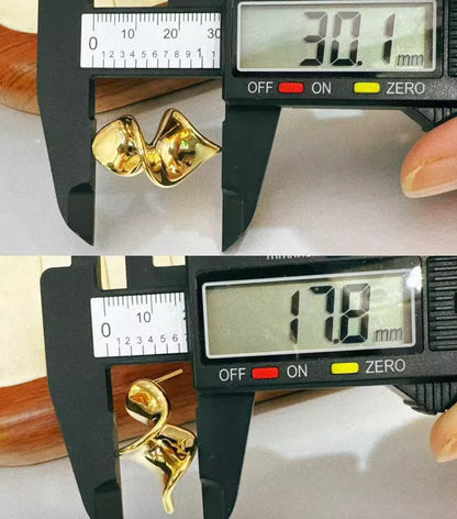 K18YG ピアス スタッドピアス 18K 18金 YG K18 ツイスト イエローゴールド 中空ピアス 中空 デザインピアス 大ぶり 大きめ イタリアン