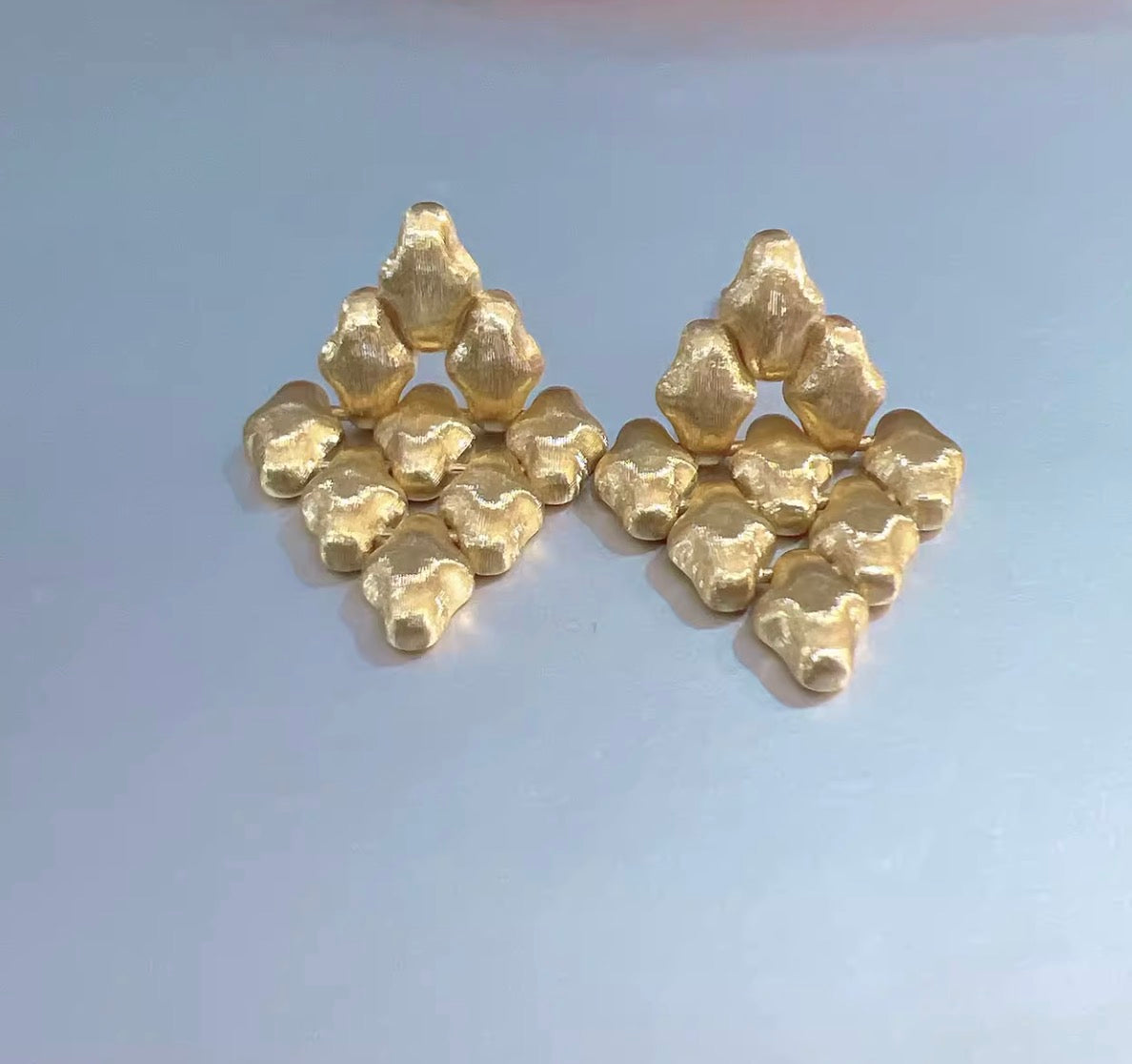 K18YG WG ピアス スタッドピアス 18K 菱形 YG K18 やすり加工 ヘアライン つや消し ホワイトゴールド イエローゴールド 中空ピアス 大ぶり