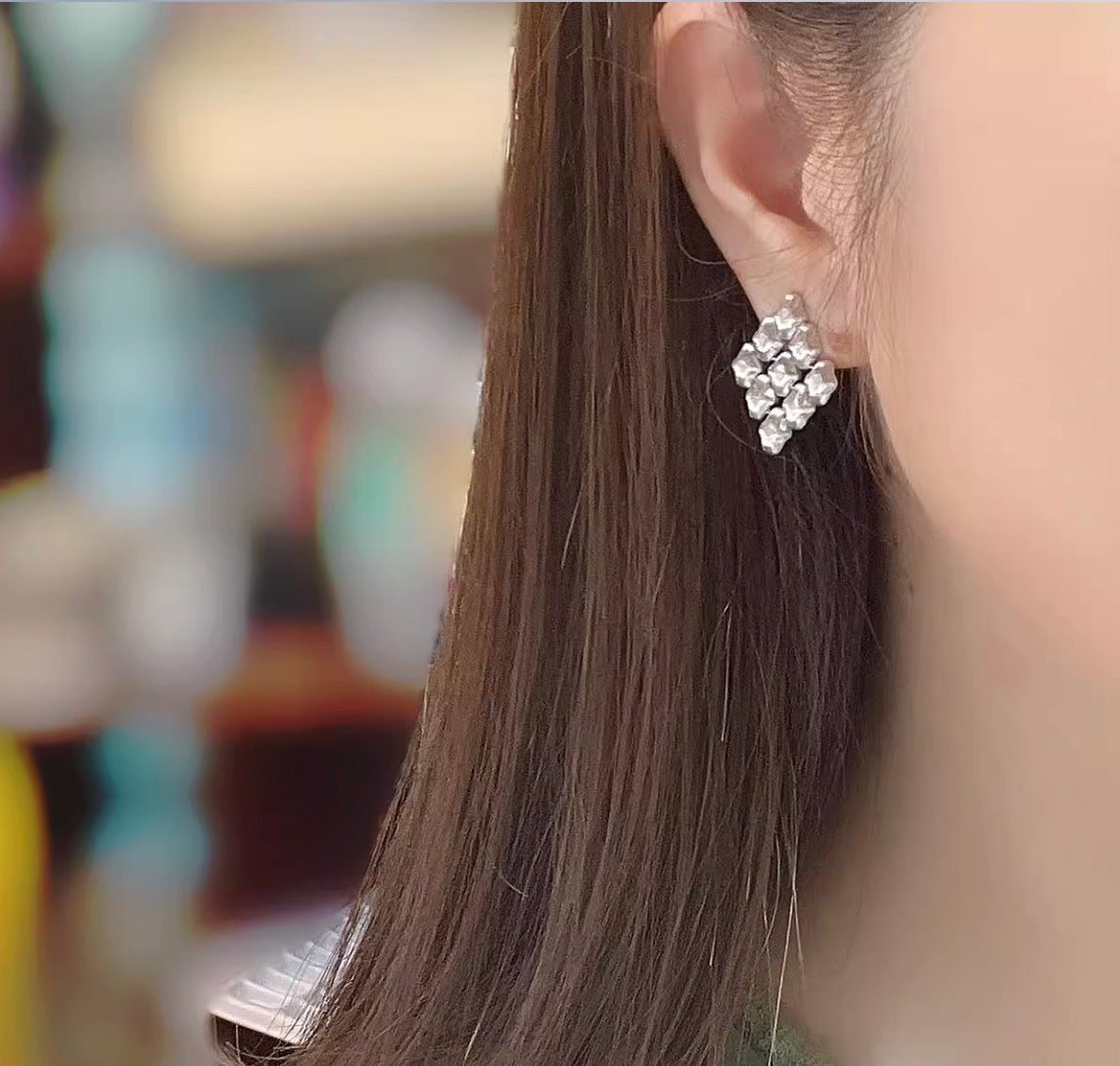 K18YG WG ピアス スタッドピアス 18K 菱形 YG K18 やすり加工 ヘアライン つや消し ホワイトゴールド イエローゴールド 中空ピアス 大ぶり