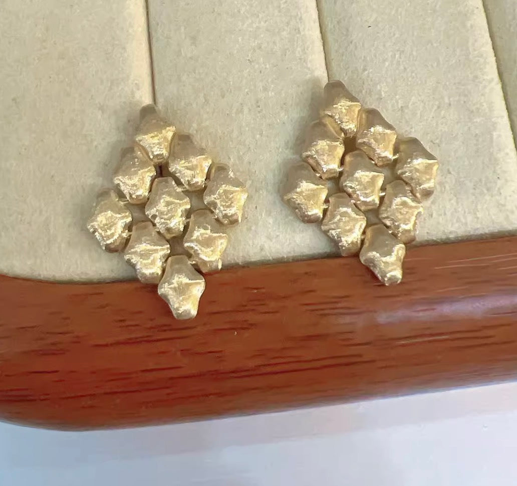 K18YG WG ピアス スタッドピアス 18K 菱形 YG K18 やすり加工 ヘアライン つや消し ホワイトゴールド イエローゴールド 中空ピアス 大ぶり