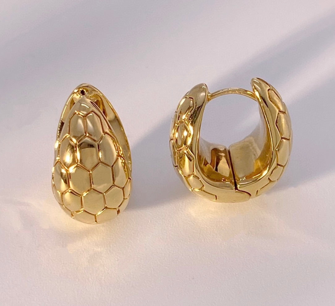 18k gold jewelry teardrop hollow earrings