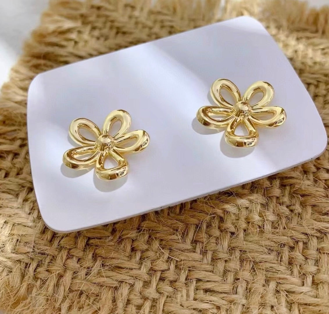 18k gold jewelry hollow floral studs large