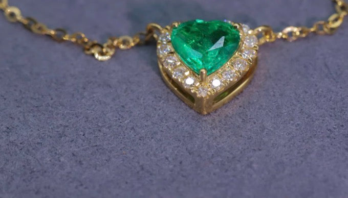 18k yellow gold jewelry emerald heart necklace diamonds