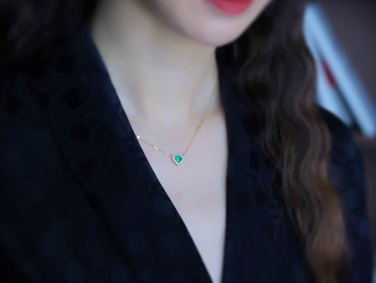 18k yellow gold jewelry emerald heart necklace diamonds