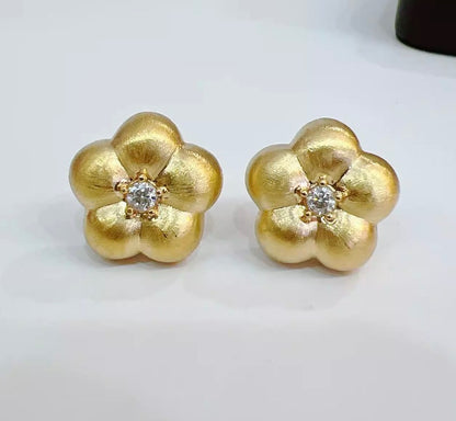 K18YG ピアス 桜 梅 スタッド 花 18k ヘアライン ぷっくり やすり加工 艶消し 可愛い イエローゴールド 中空ピアス