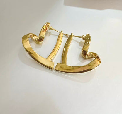 K18YG ピアス フープピアス ハート ツイスト 中空 18k YG 大ぶり 大きい ハートピアス イエローゴールド 中空ピアス