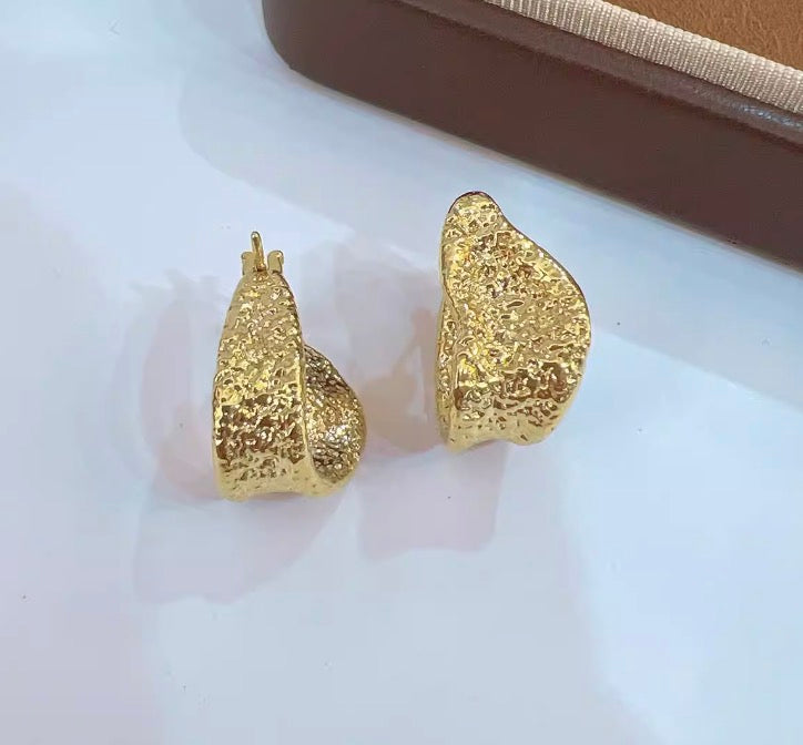 K18YG ピアス フープピアス 中空 バロック 18k YG 模様 雫 凸凹