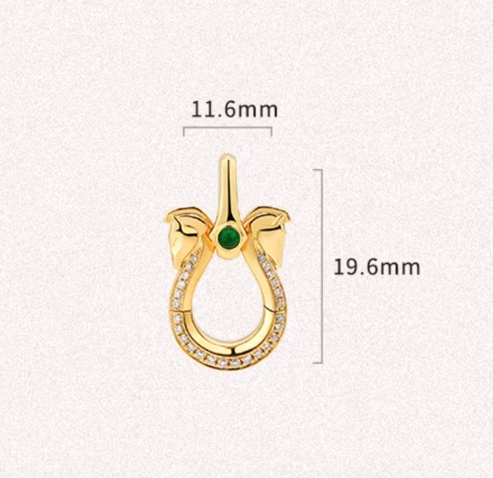 K18YG エメラルド ダイヤモンド 午年 双子馬 クラスプ ペンダント バチカン パーツ 18K イエローゴールド 大きめ 馬モチーフ ホース チャーム