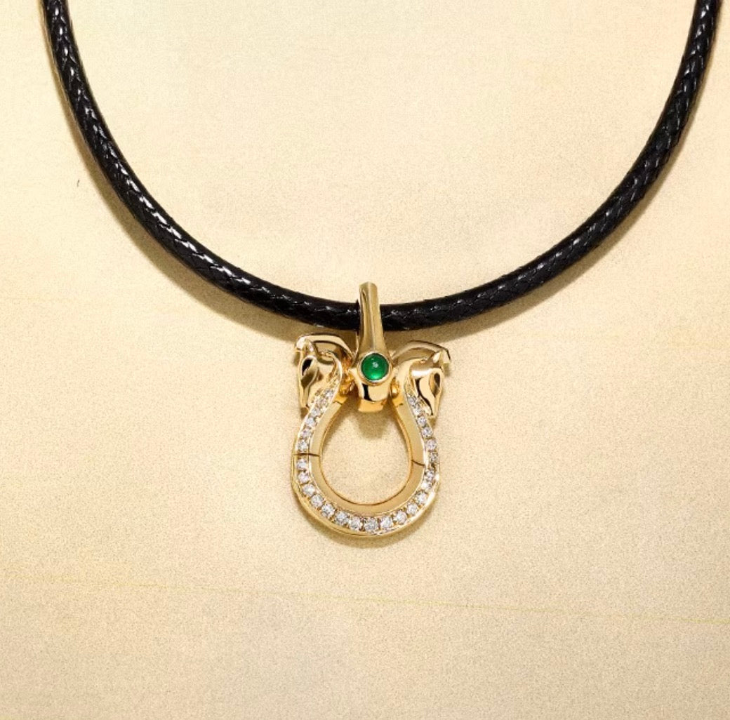 K18YG エメラルド ダイヤモンド 午年 双子馬 クラスプ ペンダント バチカン パーツ 18K イエローゴールド 大きめ 馬モチーフ ホース チャーム