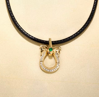 K18YG エメラルド ダイヤモンド 午年 双子馬 クラスプ ペンダント バチカン パーツ 18K イエローゴールド 大きめ 馬モチーフ ホース チャーム