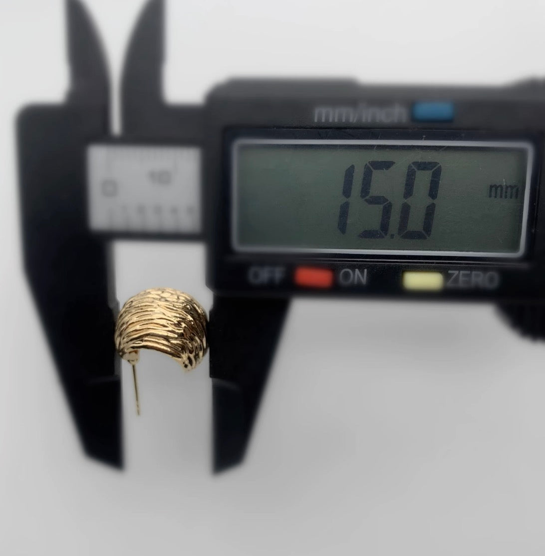 K18YG 中空ピアス 松ぼっくり スタッドピアス  模様 丸い 球体 ピアス