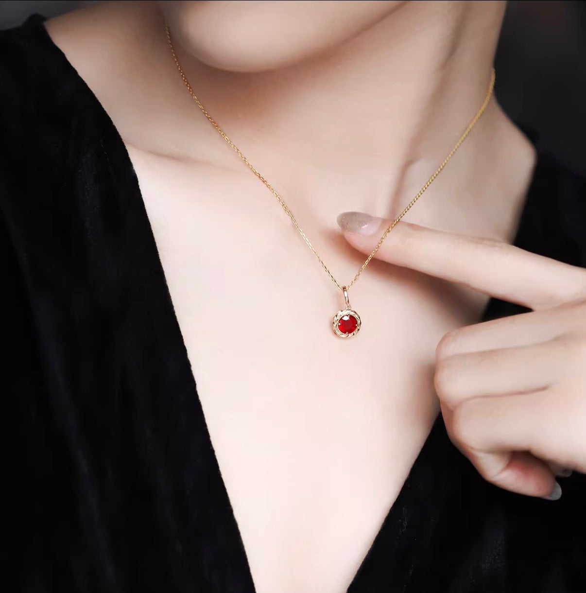 K18YG ピジョンブラッドルビー 1ct ラウンド ペンダント ネックレス 18K YG イエローゴールド チャーム クラスプ バチカン サンフラワー