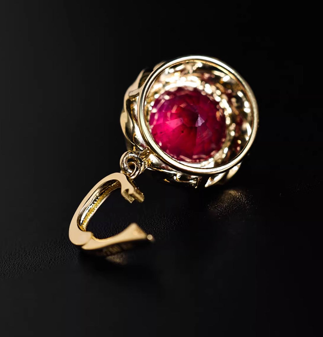 K18YG ピジョンブラッドルビー 1ct ラウンド ペンダント ネックレス 18K YG イエローゴールド チャーム クラスプ バチカン サンフラワー