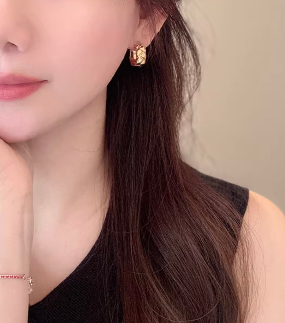 K18YG リングピアス 中空 18K イエローゴールド ピアス フープピアス X 模様 キルティング 柄