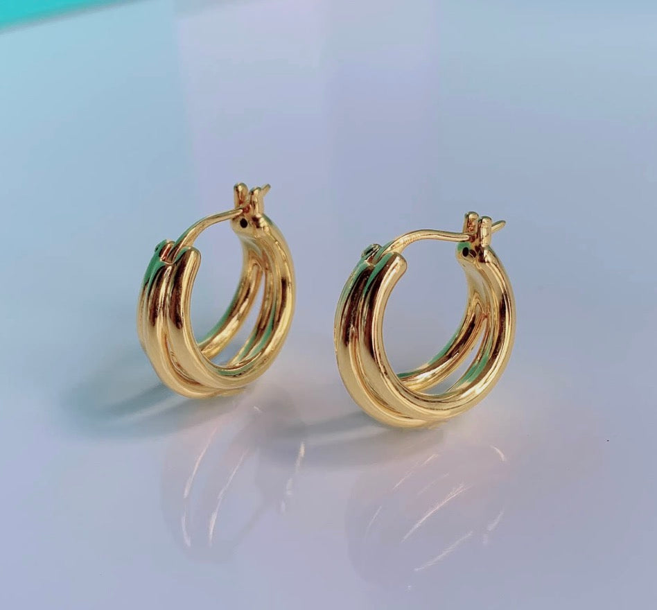 K18YG 3連 リングピアス 中空 フープピアス 猫爪 18k イエローゴールド 耳たぶに優しいイタリアンジュエリー