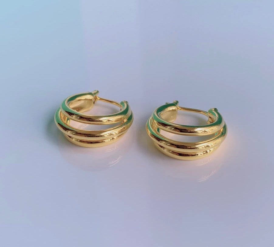 K18YG 3連 リングピアス 中空 フープピアス 猫爪 18k イエローゴールド 耳たぶに優しいイタリアンジュエリー