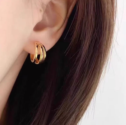 K18YG 3連 リングピアス 中空 フープピアス 猫爪 18k イエローゴールド 耳たぶに優しいイタリアンジュエリー