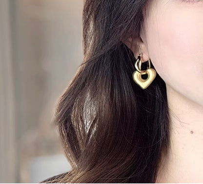 K18YG ハート 2way ピアス 18K ヘアライン 艶消し リングピアス フープ 中空 イエローゴールド やすり加工 18K チャーム 揺れる