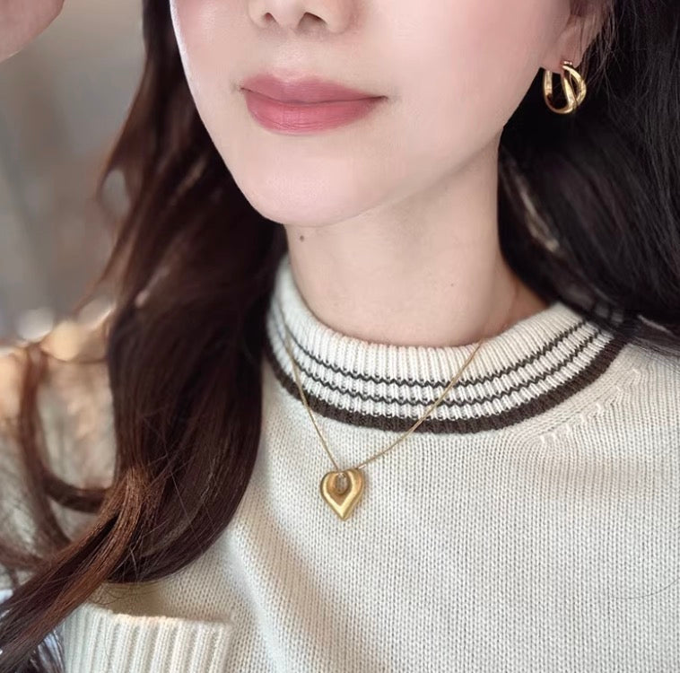 K18YG ハート 2way ピアス 18K ヘアライン 艶消し リングピアス フープ 中空 イエローゴールド やすり加工 18K チャーム 揺れる