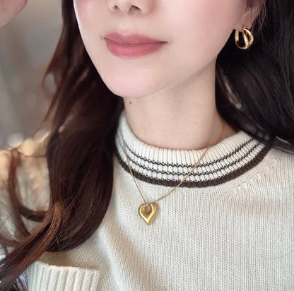 K18YG ハート 2way ピアス 18K ヘアライン 艶消し リングピアス フープ 中空 イエローゴールド やすり加工 18K チャーム 揺れる