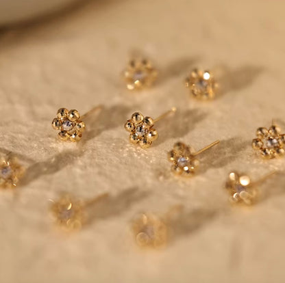 K18YG デイジーフラワー スタッドピアス カットボール 18K  花 フローラル キラキラ