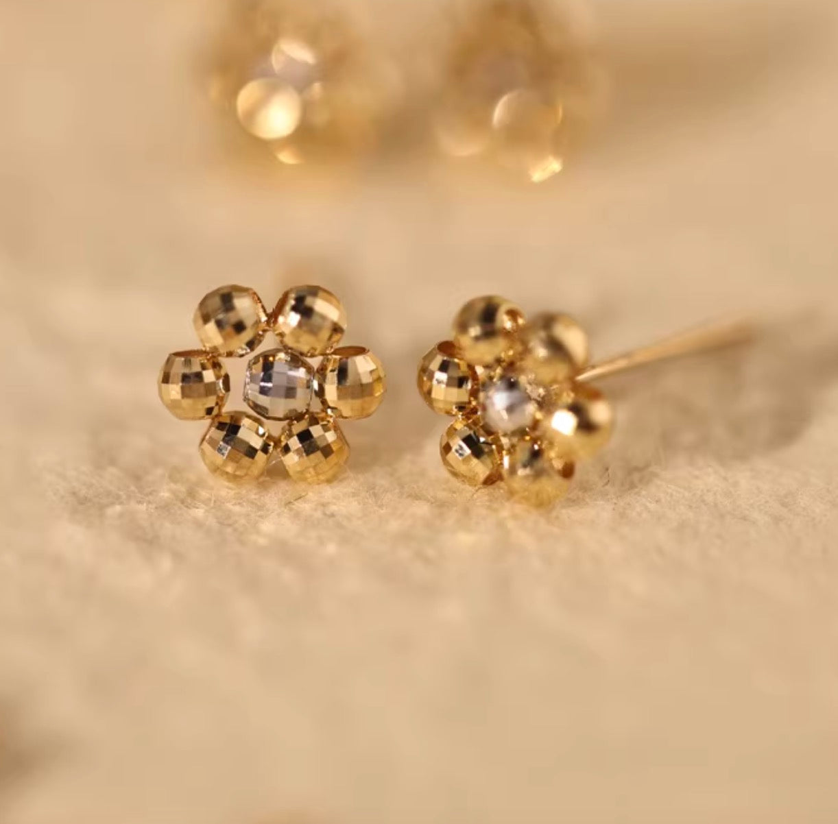 K18YG デイジーフラワー スタッドピアス カットボール 18K  花 フローラル キラキラ