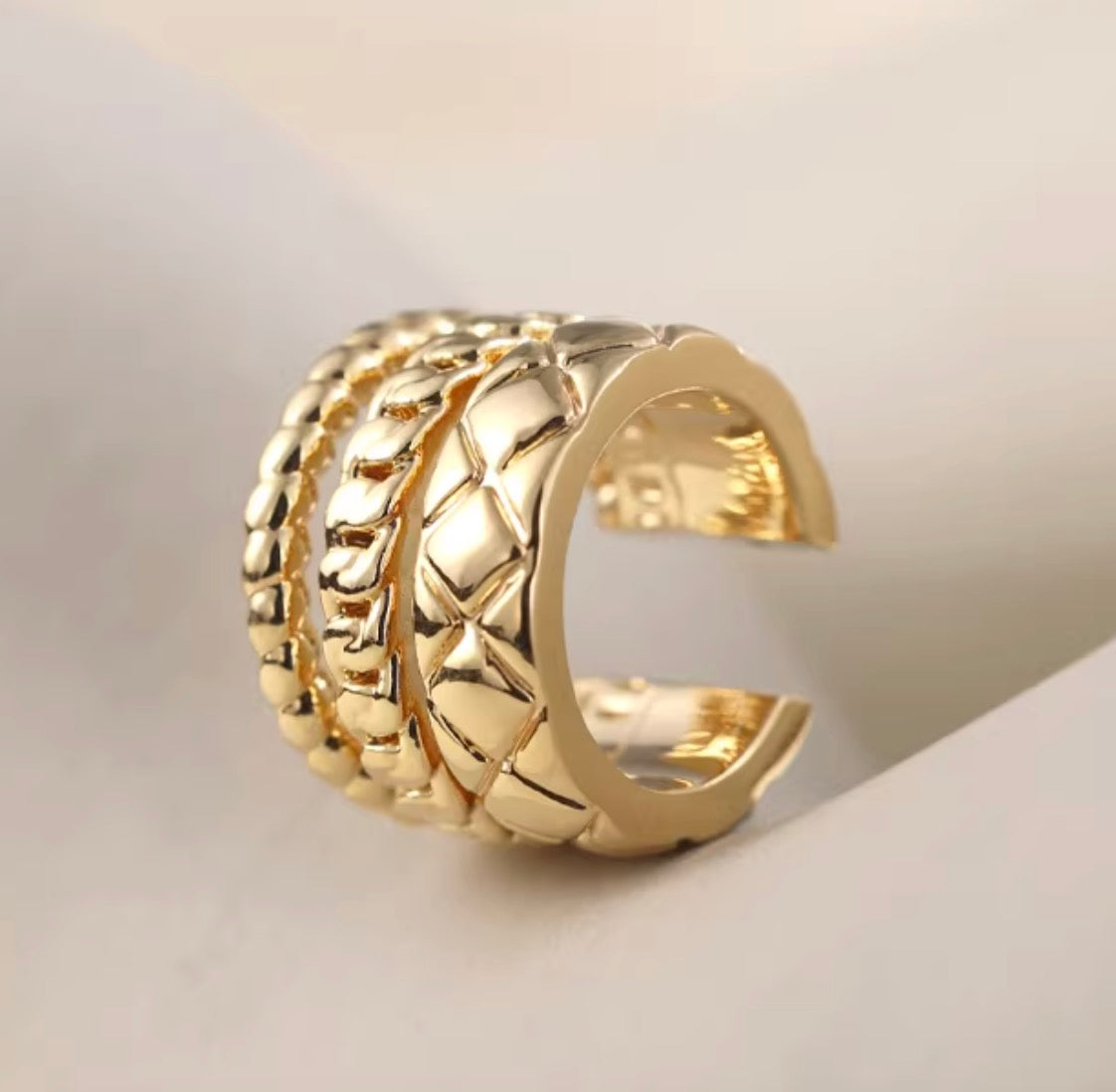 K18YG イヤーカフ 3連 18k イエローゴールド キルティング 三連 リング型 片耳用 X 模様 中空