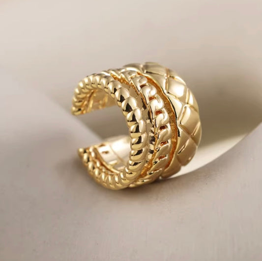 K18YG イヤーカフ 3連 18k イエローゴールド キルティング 三連 リング型 片耳用 X 模様 中空